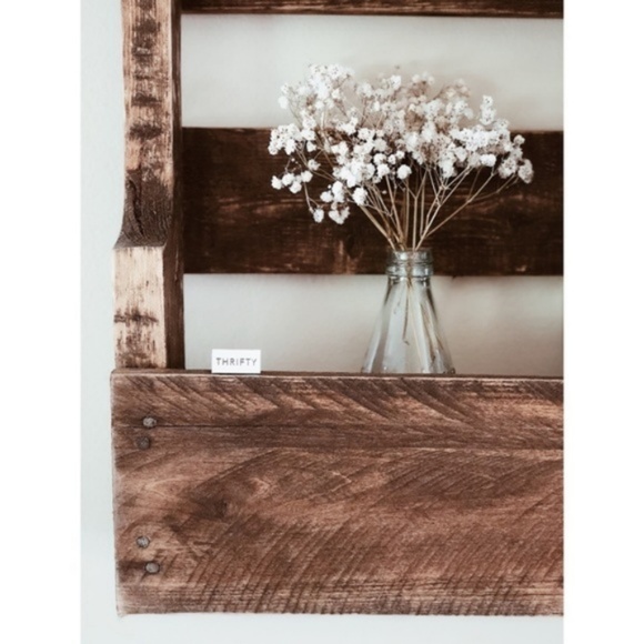 Thrifty โข Posh Swag, Lapel Pin, Free Gift Idea ๐ก - Picture 7 of 8